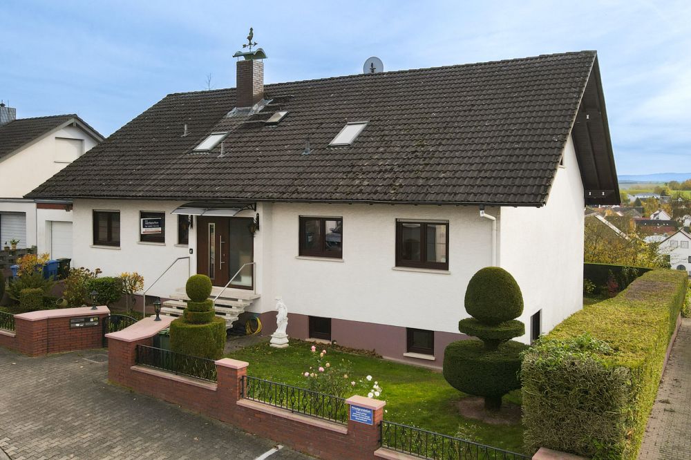 Repräsentatives Mehrfamilienhaus in Reinheim/Zeilhard - Großzügig, vielseitig und sofort bezugsfrei