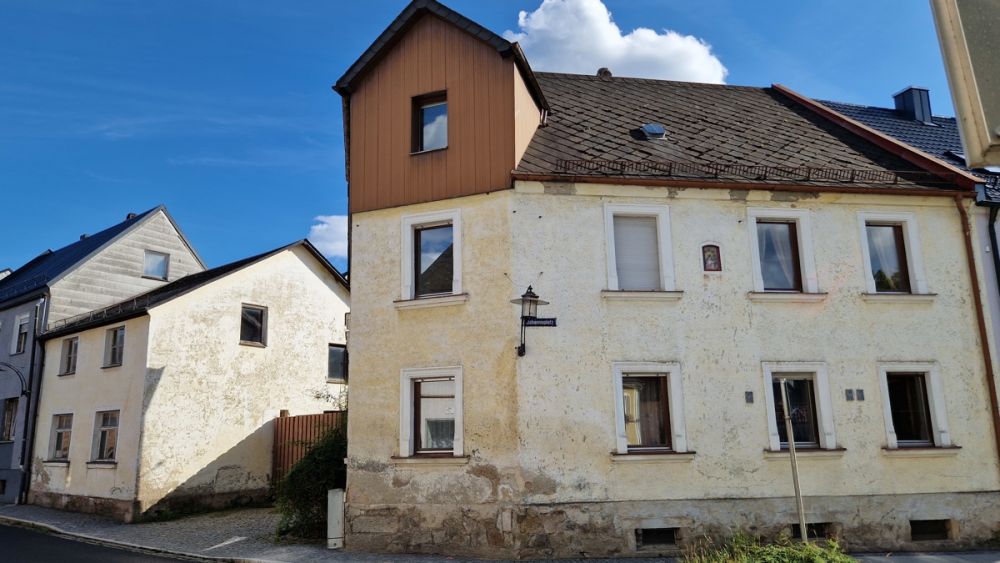 Sanierungsobjekt mit viel Platz und Nebengebäude in Mitterteich zu verkaufen