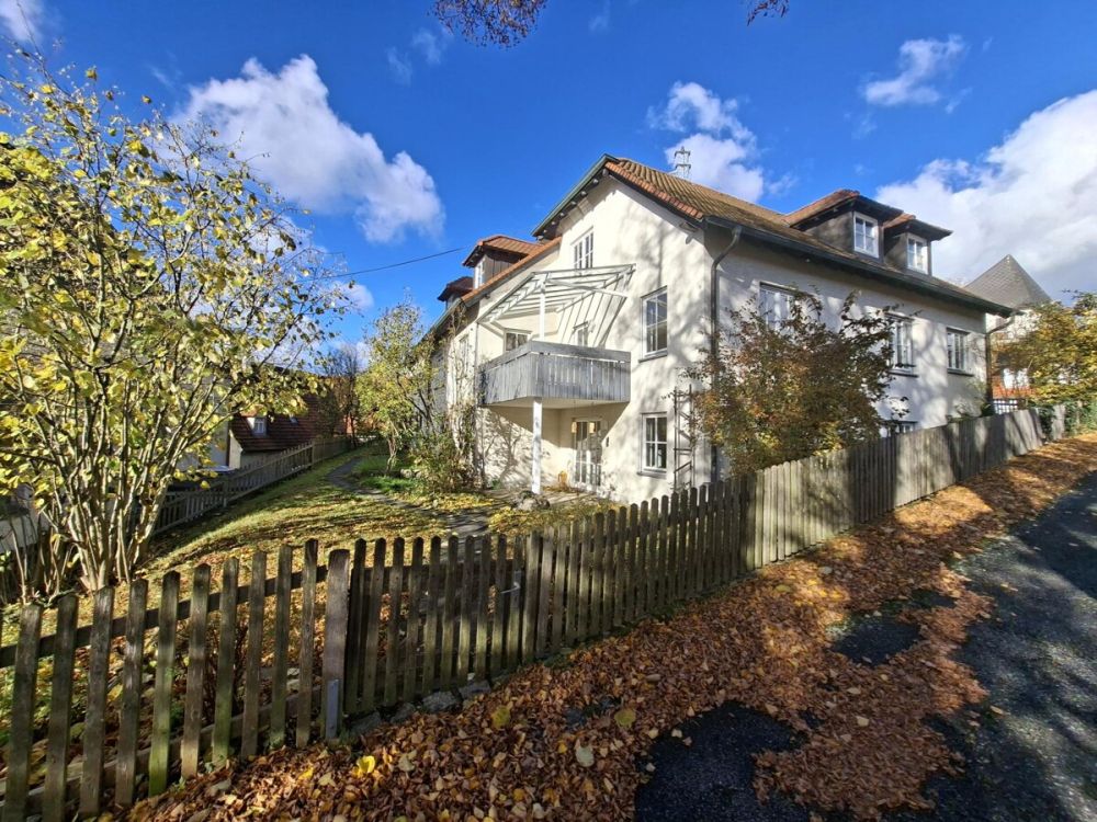 Großzügige Pfarrhauswohnung auf 2 Ebenen in Hürben!