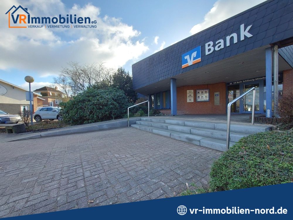 Gut durchdachtes, ehemaliges Bankgebäude mit 10 Stellplätzen im Ortsteil Innien