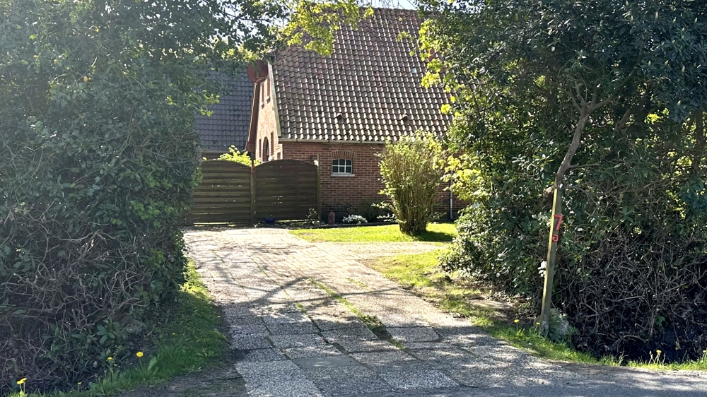 Vermietetes Bauernhaus / Alternativ 2 Bauplätze in Bad Zwischenahn-Wehnen