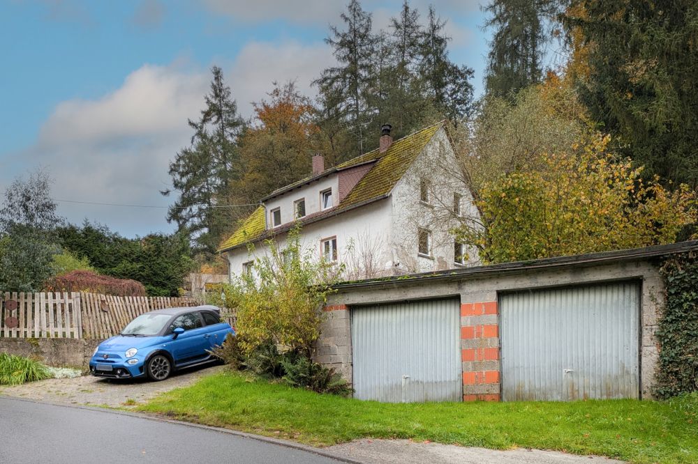 Selbermacher aufgepasst: Haus mit großem, naturnahen Grundstück und vielen Nutzungs-Möglichkeiten!