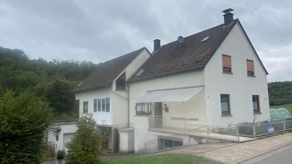 Großzügiges Zweifamilienhaus an Ortsrandlage