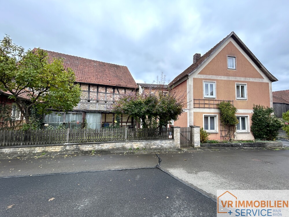 Haus mit Geschichte: Ehemaliger Dorfladen mit Wohnhaus und Nebengebäuden in 97645 Urspringen!