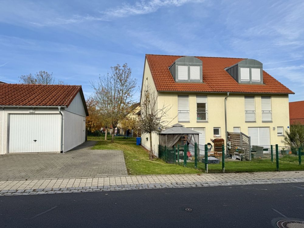 Doppelhaushälfte mit langfristigem Mietvertrag!