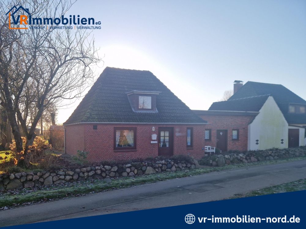 Blick auf die Immobilie von der Straßenseite