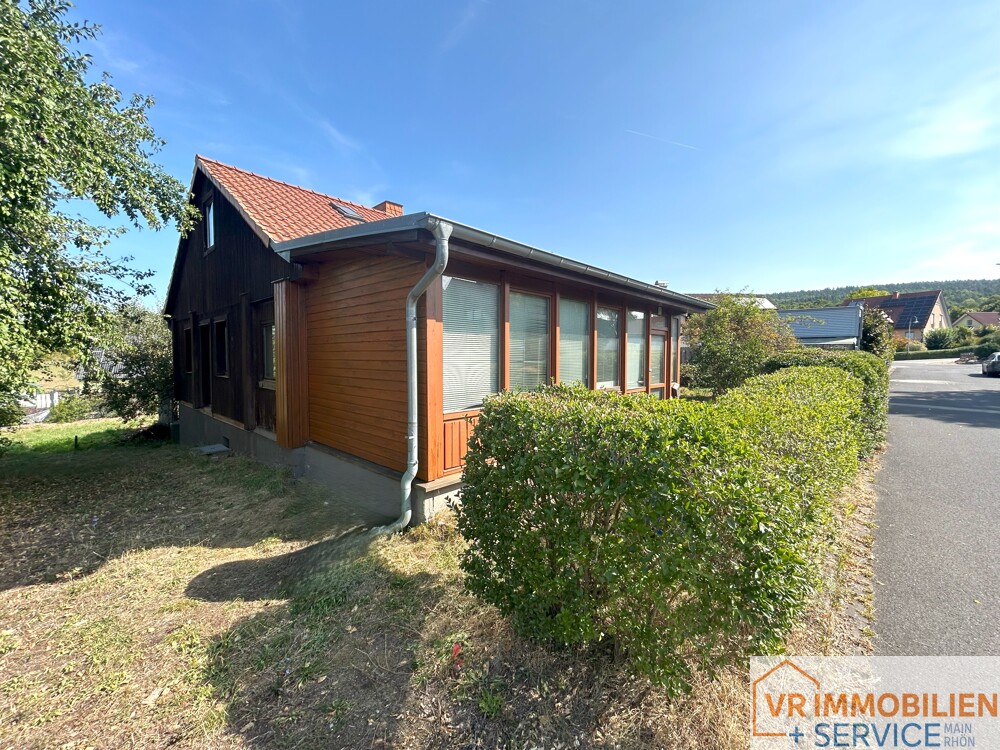 Ein Haus seiner Zeit voraus! – Einfamilienhaus in Blockbauweise in 97647 Nordheim v.d. Rhön!