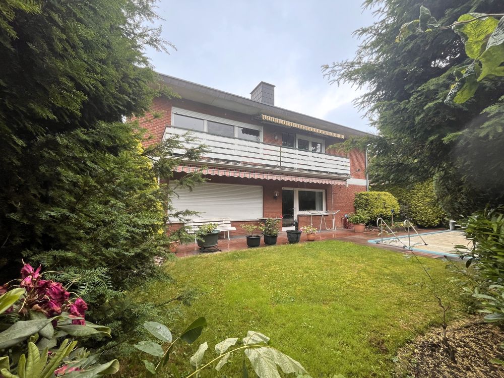 *Raumwunder*
Einfamilienhaus mit großer Einliegerwohnung, Vollkeller und Gartenpool in Rheine-Dutum