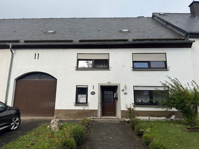 Großzügiges Wohnhaus mit Ausbaureserve