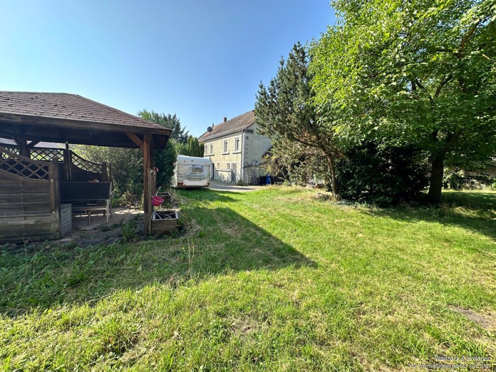 großes Baugrundstück 
mit hohem Potenzial 
samt Abrissgebäude