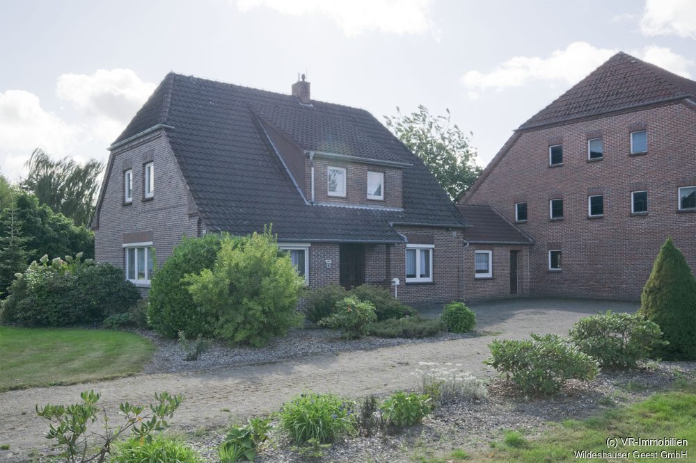 Geräumiges Einfamilienhaus mit Garten in Kirchhatten