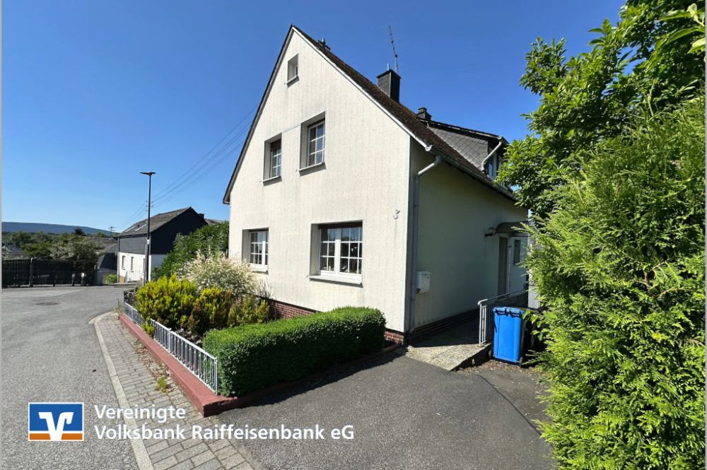 Einfamilienhaus mit schönem Eckgrundstück!