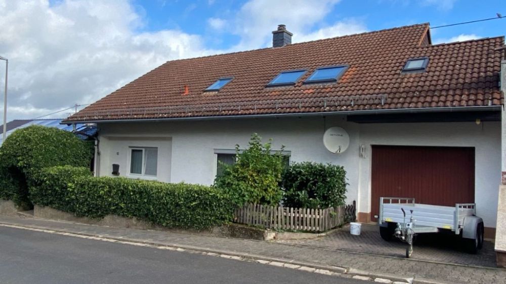 Einfamilienhaus mit Einliegerwohnung in ruhiger Ortslage