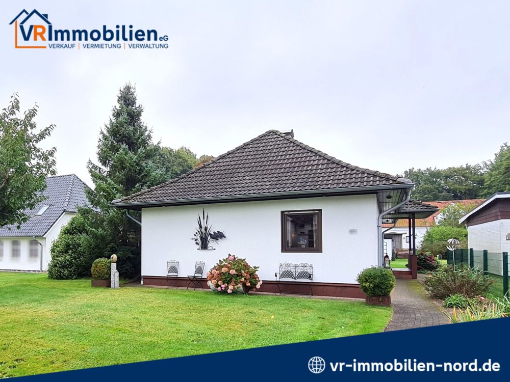 Gepflegter ebenerdiger Bungalow mit schönem Garten und zwei praktischen Garagen