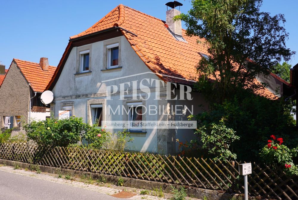 Denkmalgeschütztes Bauernhaus mit Nebengebäude und kleinem Garten in Sassendorf