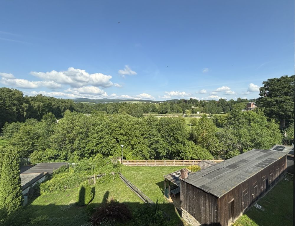 Renovierungsbedürftige 2-Zimmer-Eigentumswohnung in Marktredwitz mit Gartenanteil und schönen Blick über den Auenpark!