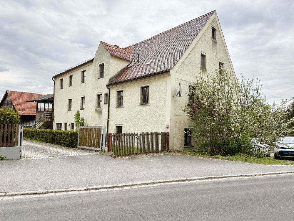 Individualisten aufgepasst – Historisches Anwesen mit vielfältigen Nutzungsmöglichkeiten in Thumsenreuth!