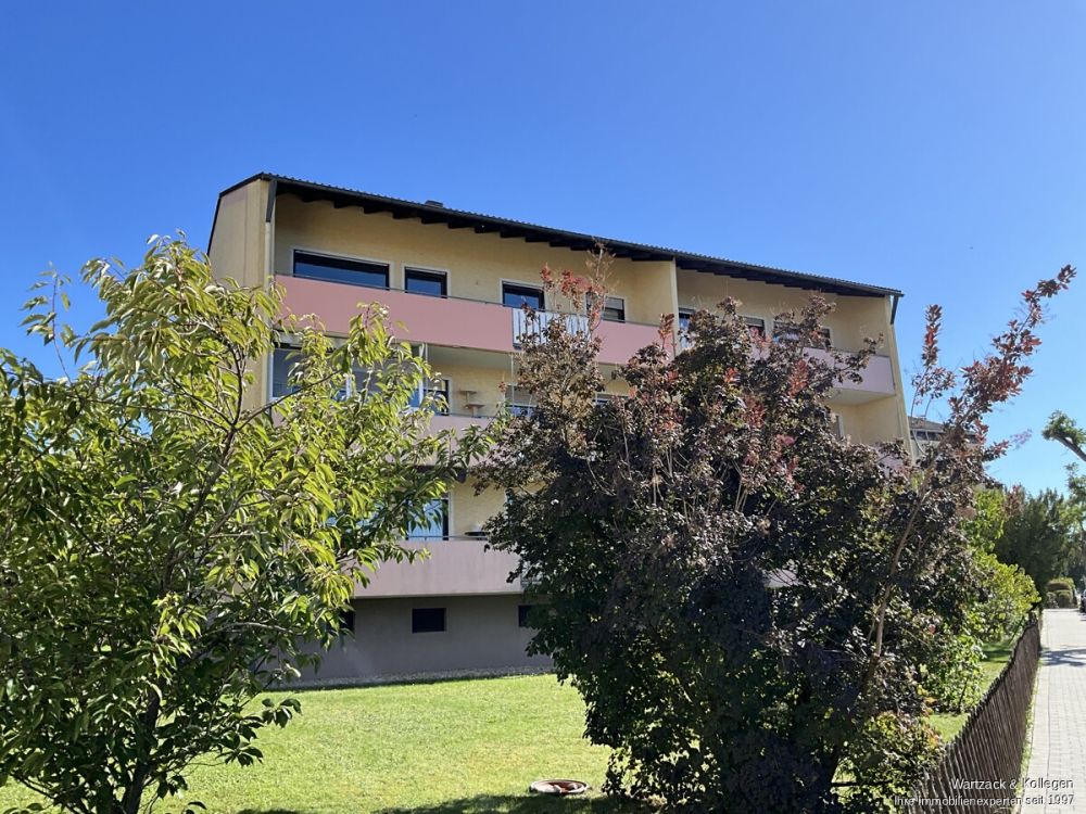 Hier müssen Sie nur noch einziehen- renovierte 3,5-Zimmer-Wohnung mit EBK, Balkon und Garage