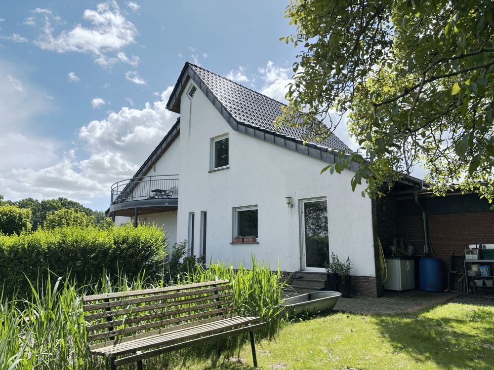 Wohnhaus mit toll angelegtem Garten im Außenbereich von Mettingen!
