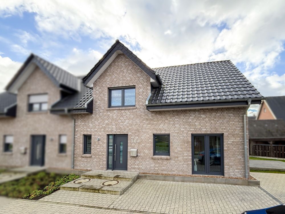 Optimal konzipiert! - Vermietete Neubau-Doppelhaushälfte im Ortskern von Bevergern!