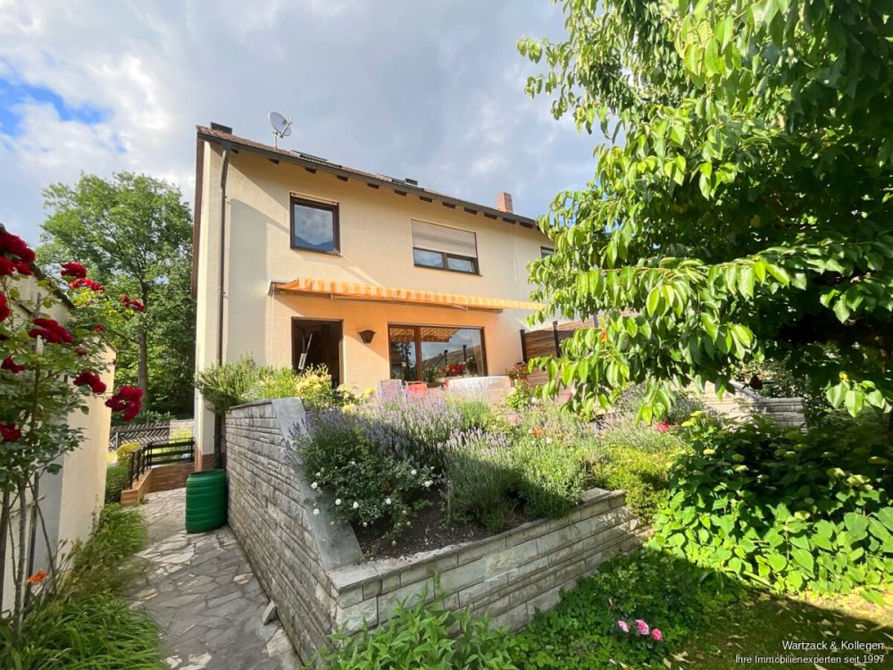 Doppelhaushälfte 
in bester Lage von Limbach 
für die ganze Familie!