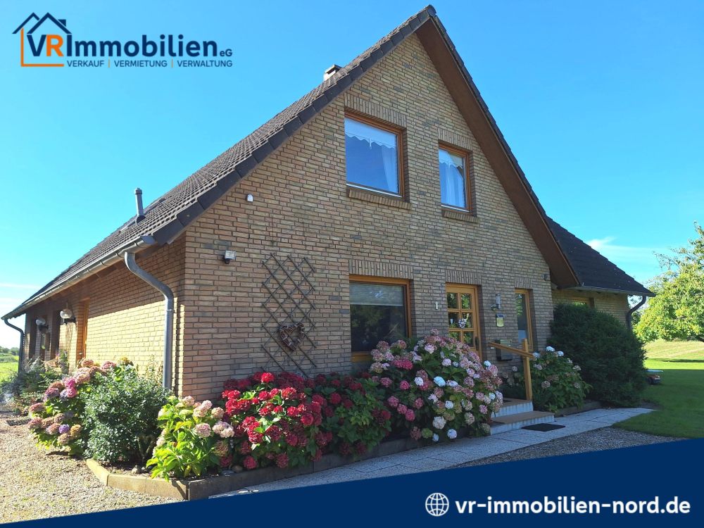 Idyllisch gelegenes Einfamilienhaus mit Einliegerwohnung in Feldrandlage