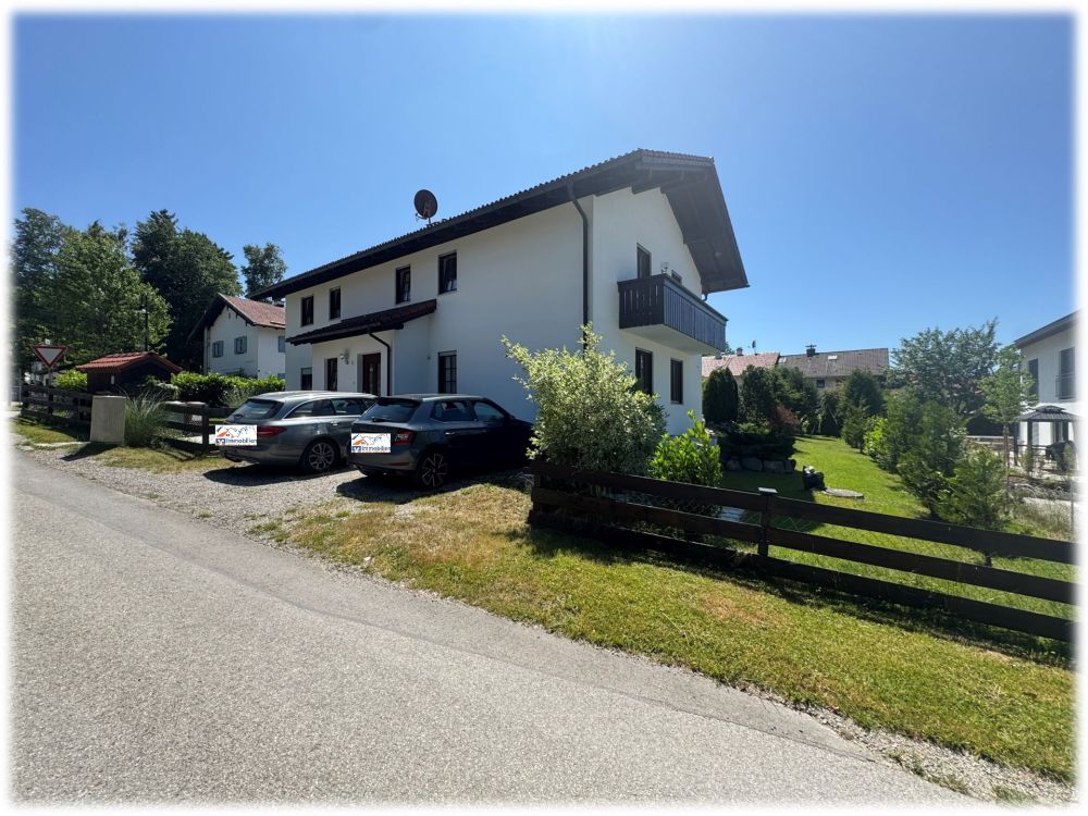 Modernes Mehrfamilienhaus mit Wohn- und Gewerbenutzung