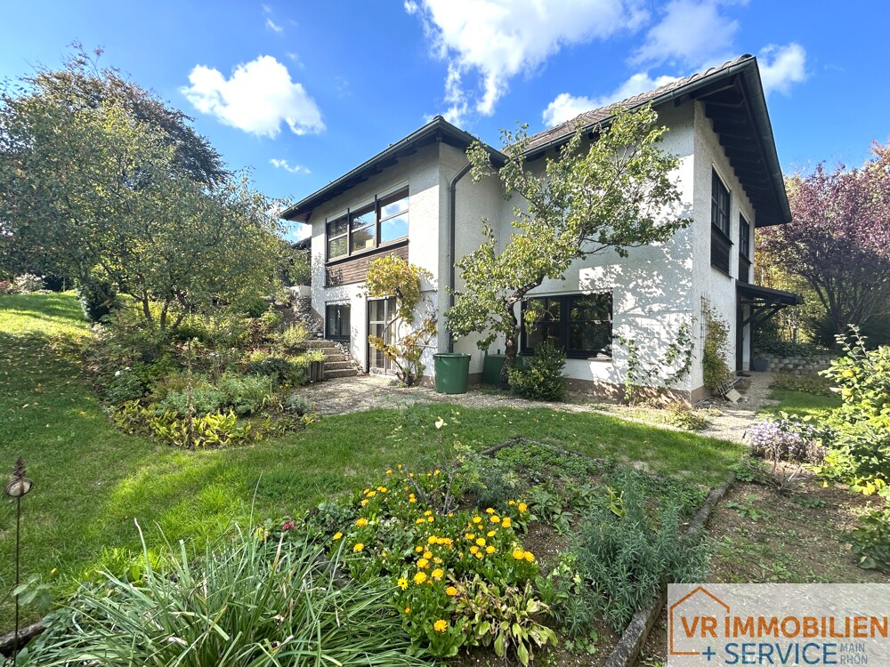 Ihre grüne Oase in 97638 Mellrichstadt ! Einfamilienhaus mit Doppelgarage und traumhaftem Grundstück!