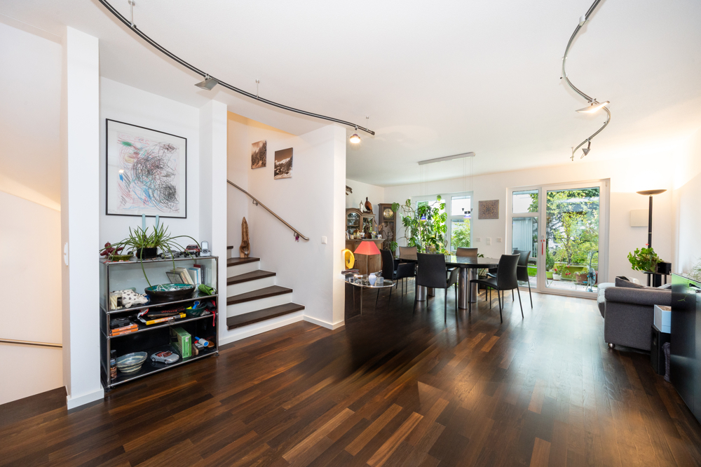 Hochwertiges Reihenmittelhaus in ruhiger Bestlage von Dachau mit traumhaftem Garten