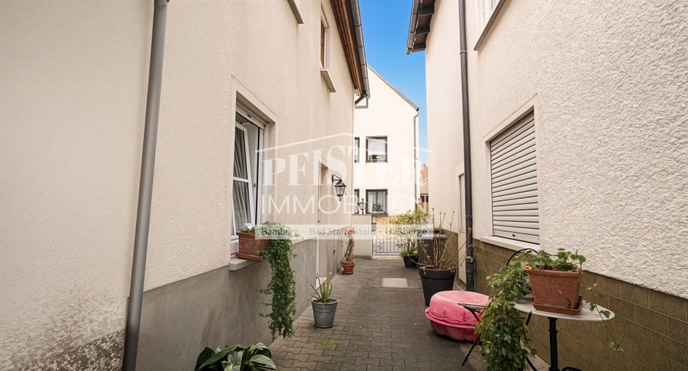 Zweifamilienhaus + Einliegerwohnung in zentraler Lage von Hallstadt