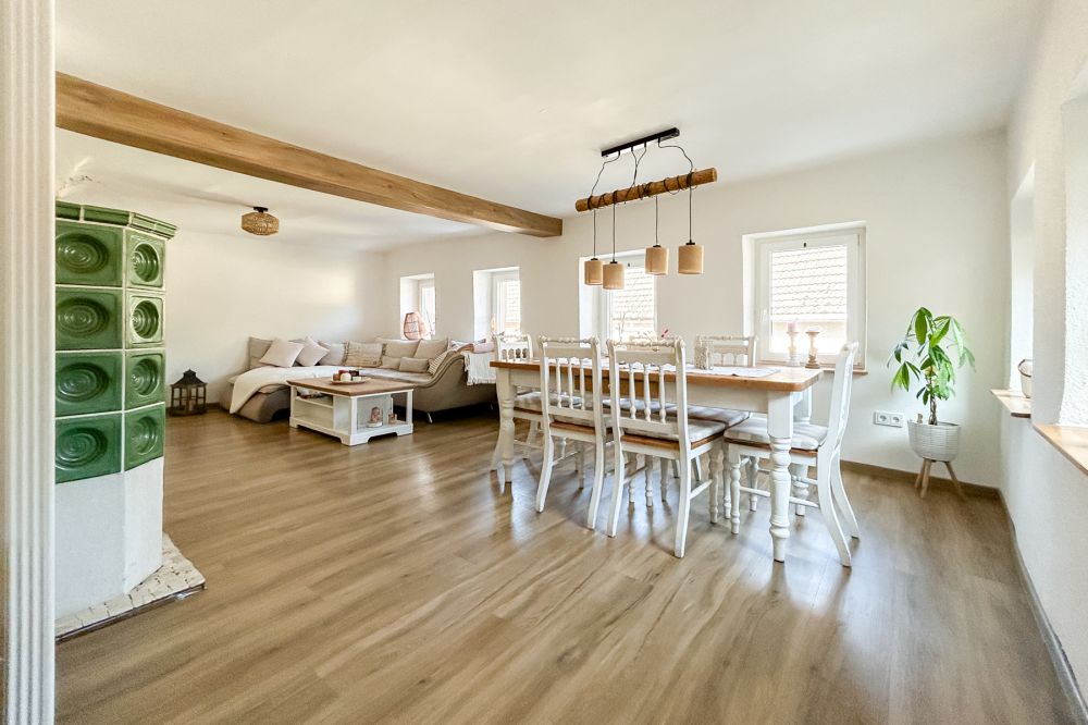 Sanierter Wohntraum: Einfamilienhaus mit PV-Anlage, Klimaanlage und Nebengebäude!