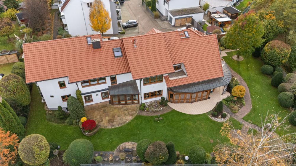 Einzigartiges Mehrgenerationenhaus inklusive traumhaftem Wellnessbereich auf weitläufigem Grundstück