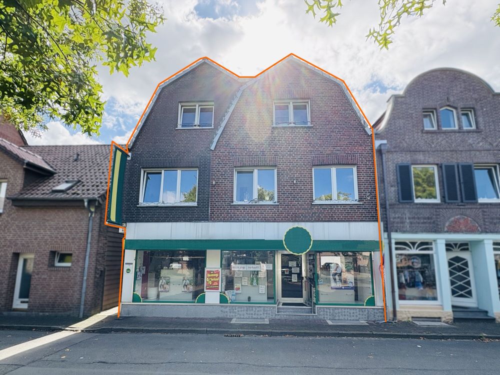 zentral gelegenes & teilsaniertes
Wohn- und Geschäftshaus mit großer
Wohneinheit in Neuenkirchen!