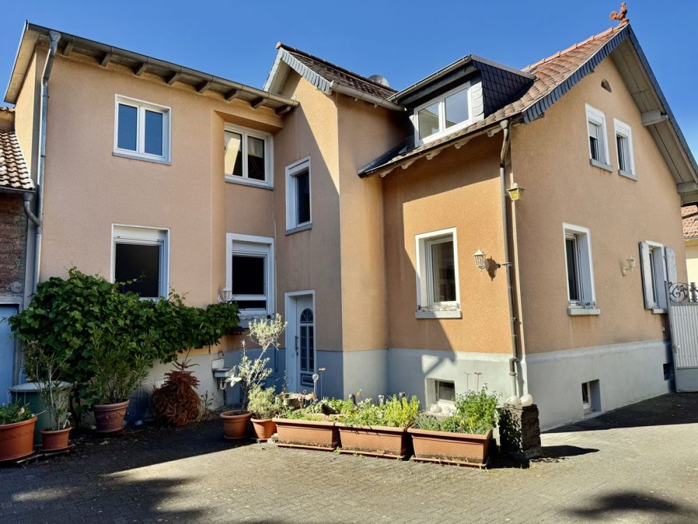 Historisches Juwel mit Scheune und Innenhof – 
eine Rarität im Herzen von Oberursel