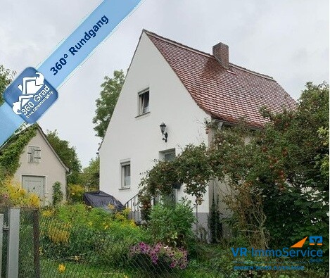 Für begabte Handwerker: Einfamilienhaus mit wunderschönem Grundstück in ruhiger Lage von Roßtal!