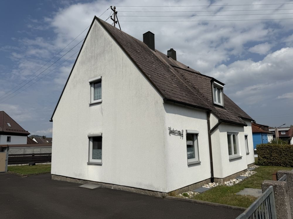 Renovierungsbedürftiges Wohnhaus mit Garage in Mitterteich!