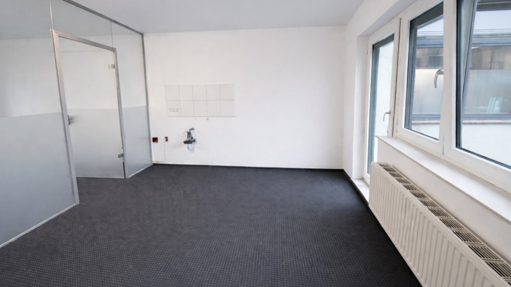 Individuell nutzbare Gewerbeeinheit mit Nebenräumen, Terrasse sowie großzügiger Außenfläche - Bremen