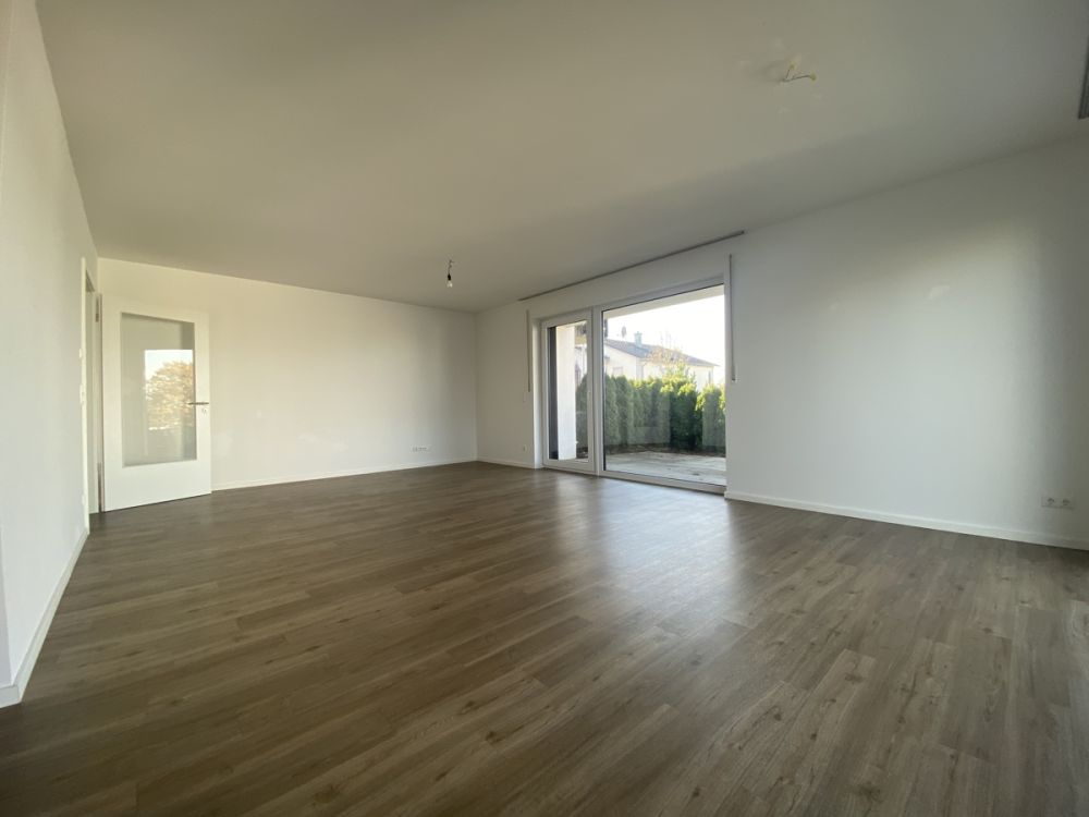 Sehr schöne, exklusive 3-Zimmer-Terrassenwohnung mit Carport und Stellplatz in Weiden-Ost zu vermieten!