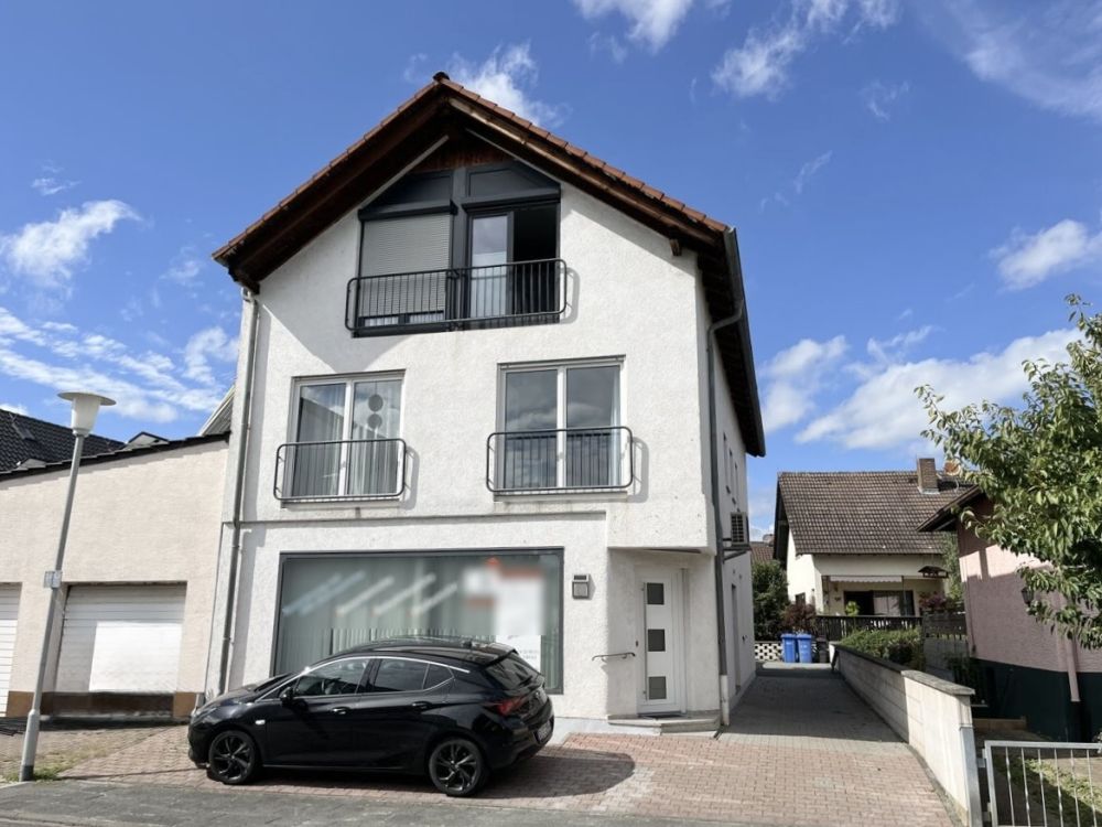 ALL INCLUSIVE: 2-Familienhaus + Einliegerwohnung + PKW-Stellplätze