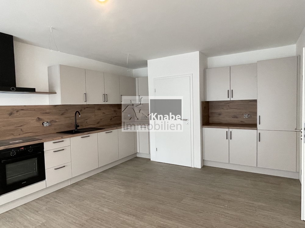 geräumige Küchenzeile mit HWR