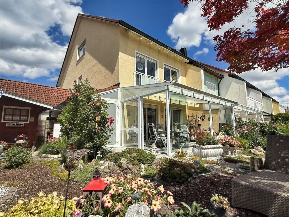Hochwertig ausgestattetes REH mit viel Platz und traumhaft angelegtem Garten in Königsbrunn