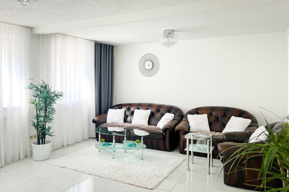 Komfortables Wohnen auf drei Ebenen – Reihenhaus mit Terrasse und Stellplatz