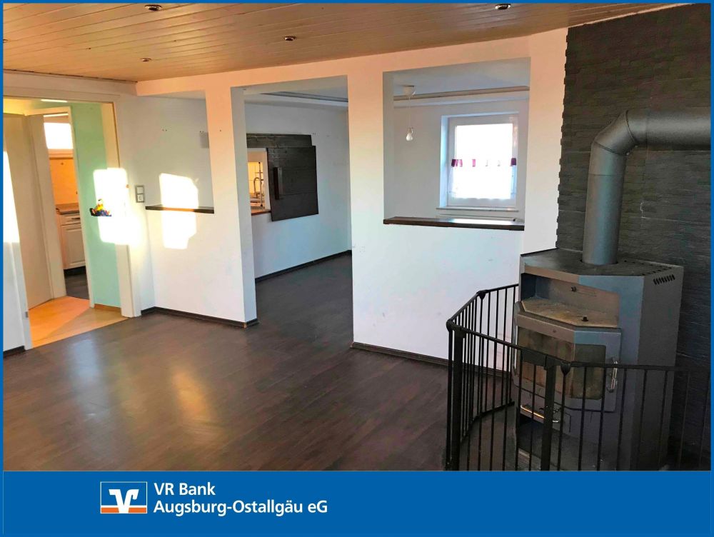 Große Dachgeschosswohnung mit Gartenanteil