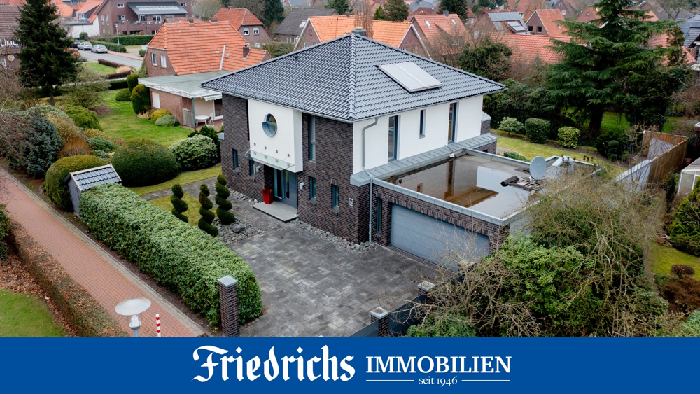 Exklusives Ein- / Zweifamilienhaus mit Doppelgarage und großzügigem Gartenbereich in Wiefelstede