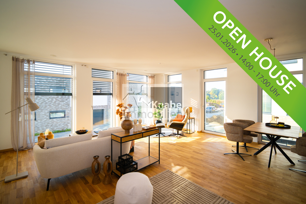 Wohnraum mit bodentiefen Fensterelementen