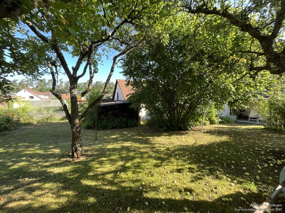 Kleines Einfamilienhaus zur Sanierung oder Abriss
mit wunderschönem Grundstück in Schwabach