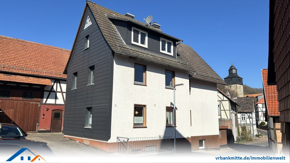 Charmantes Wohnhaus mit großzügigem Grundstück und vielseitiger Scheune