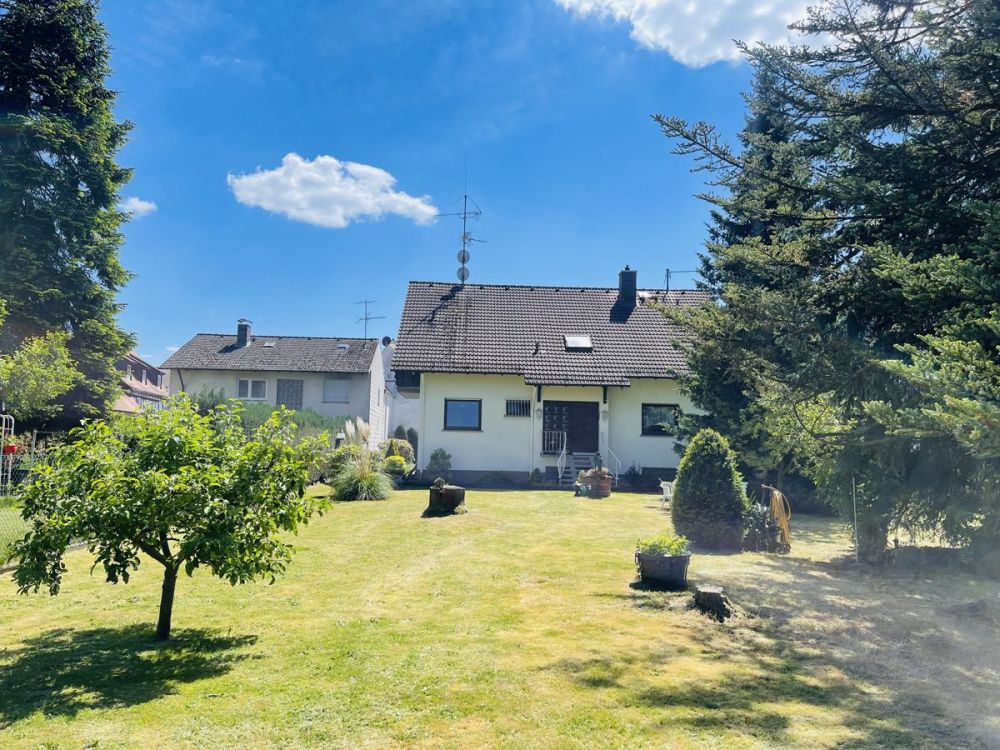 Gartenparadies - Zweifamilienhaus mit Einliegerwohnung