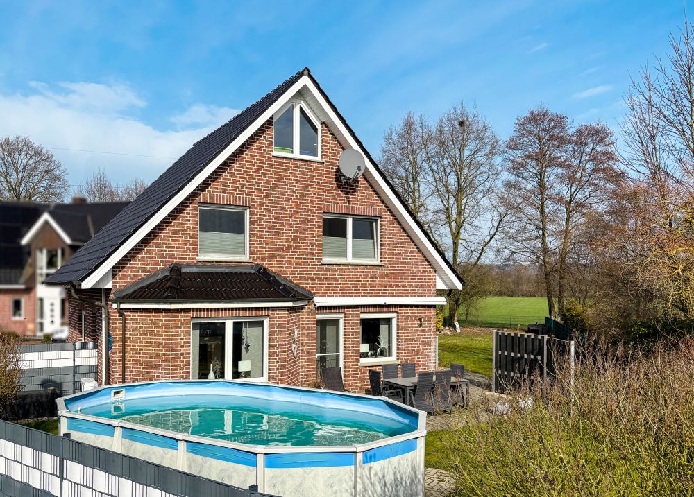 Ein Glückstreffer ! 
Junges Einfamilienhaus mit attraktiven Gegebenheiten