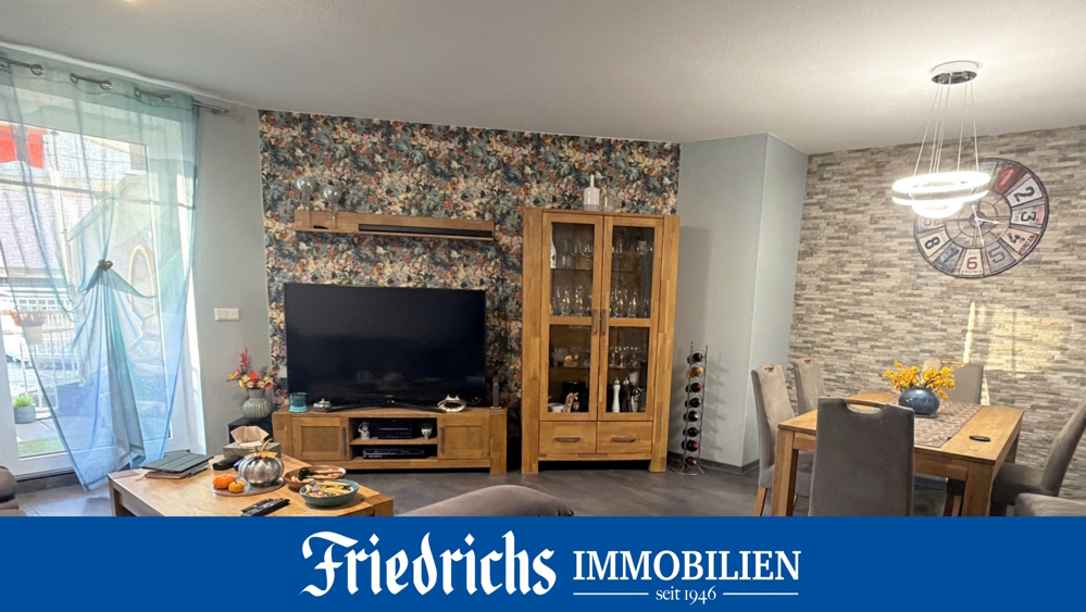 Charmante, modernisierte 2-Zimmer-Wohnung im I. Obergeschoss mit Balkon und Tiefgaragenstellplatz